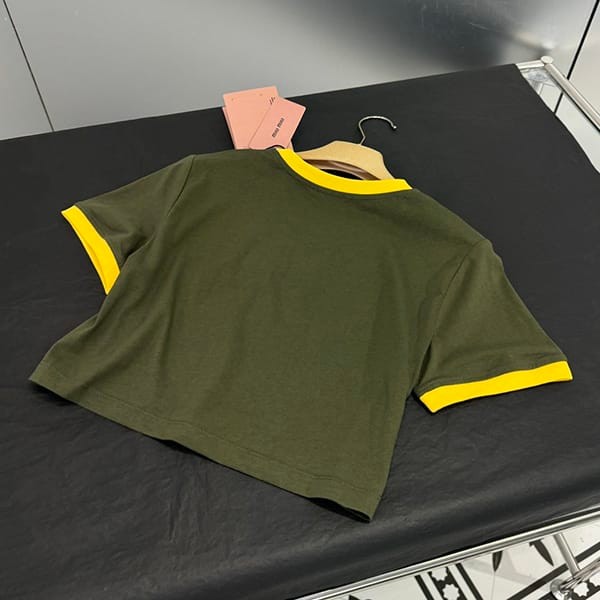 入手困難ミュウミュウ 偽物 ロゴ コットン クロップド Tシャツ myr04270